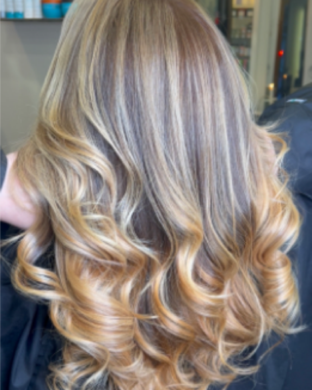 Striper og balayage-resultat hos Bliss Era Studio frisør i Fredrikstad